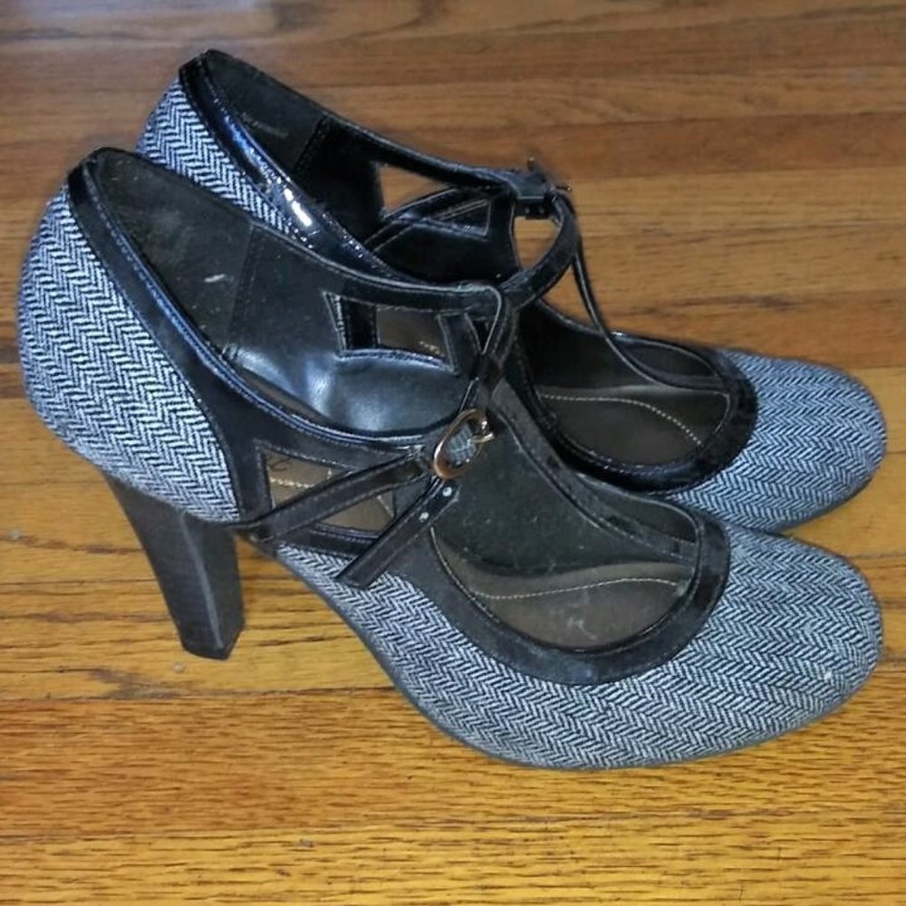 1920's Flapper style T-strap shoes